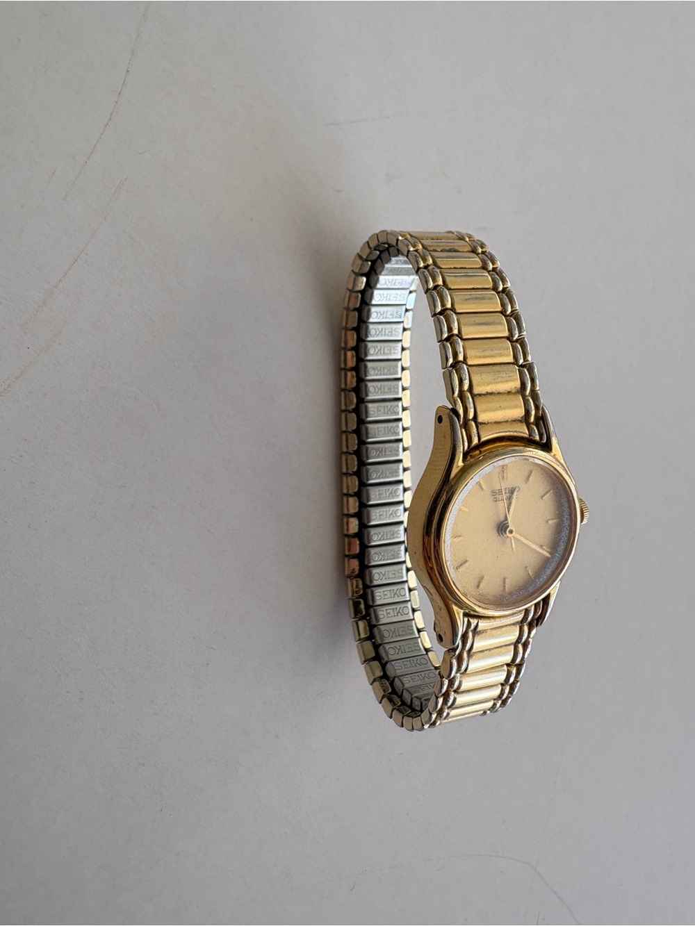 Vintage Seiko Gold-tone Ladies Stretch Bracelet Watch - Picture 2 of 11